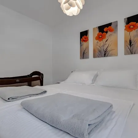 Adele Apartman