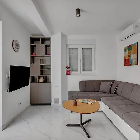 Adele Apartman