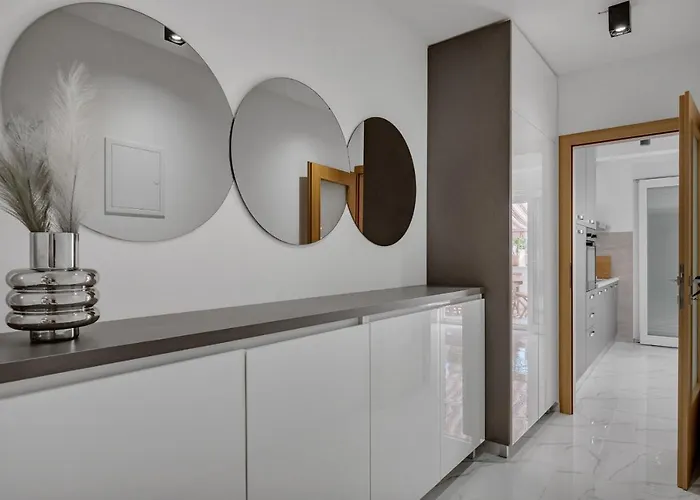 Adele Apartment Makarska